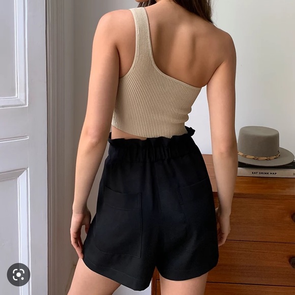 Aritzia Babaton Bello Short - Black - Size L - Picture 7 of 8